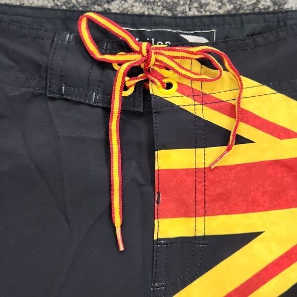 Wailoa Hawaiian Board Shorts 16 - Picture 2 of 7